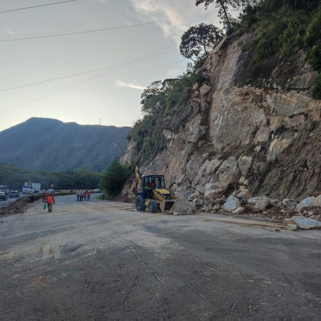 Proyecto Ruta 40:  Fragmentación de roca en banco, estabilización y seguridad de taludes.